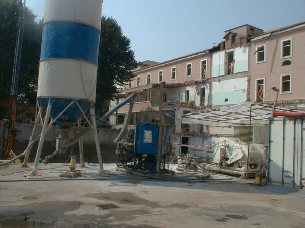 R.S.A. "San Luigi" - Cesano Boscone (MI), Piazza Monsignor Luigi Moneta n. 1